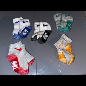 5 pairs of NIKE socks